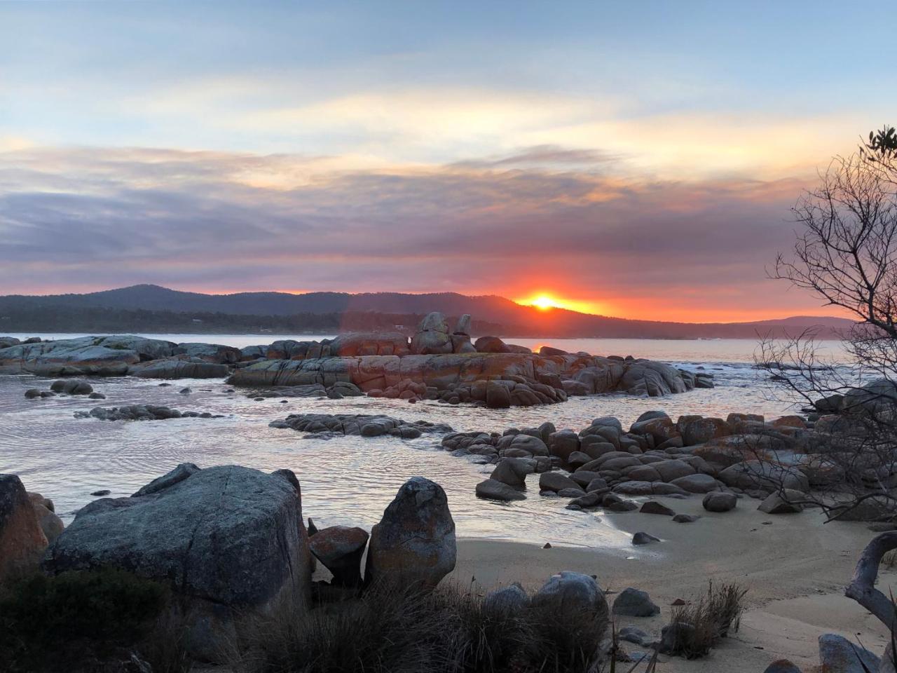 Sea Eagle Cottage Amazing Views Of Bay Of Fires Binalong Bay Exterior photo